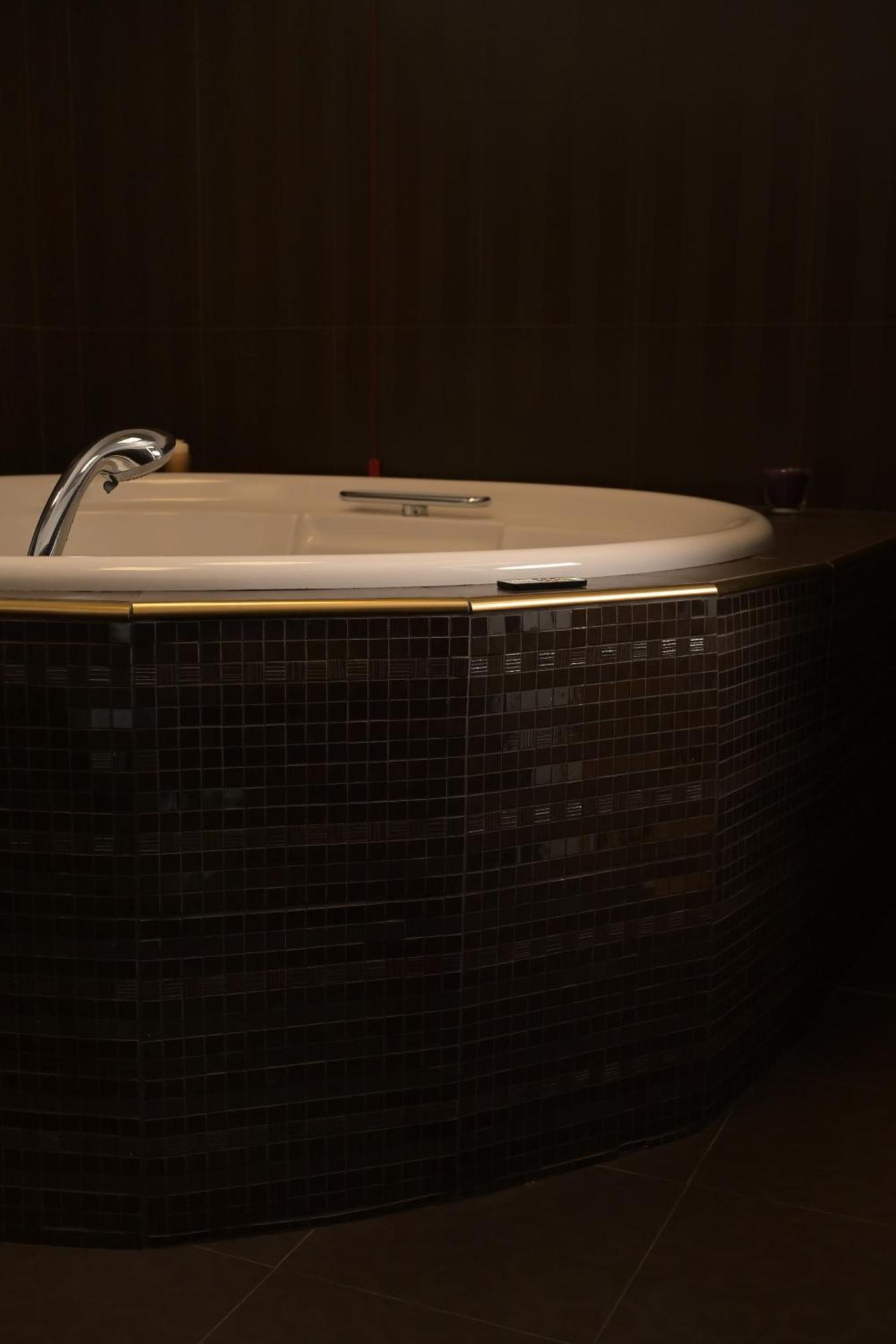 Palace Eight - Suites & Spa Cosenza Exterior foto